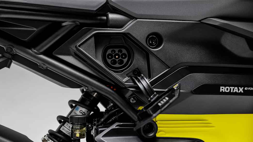 Ladeanschluss der Can-Am Pulse