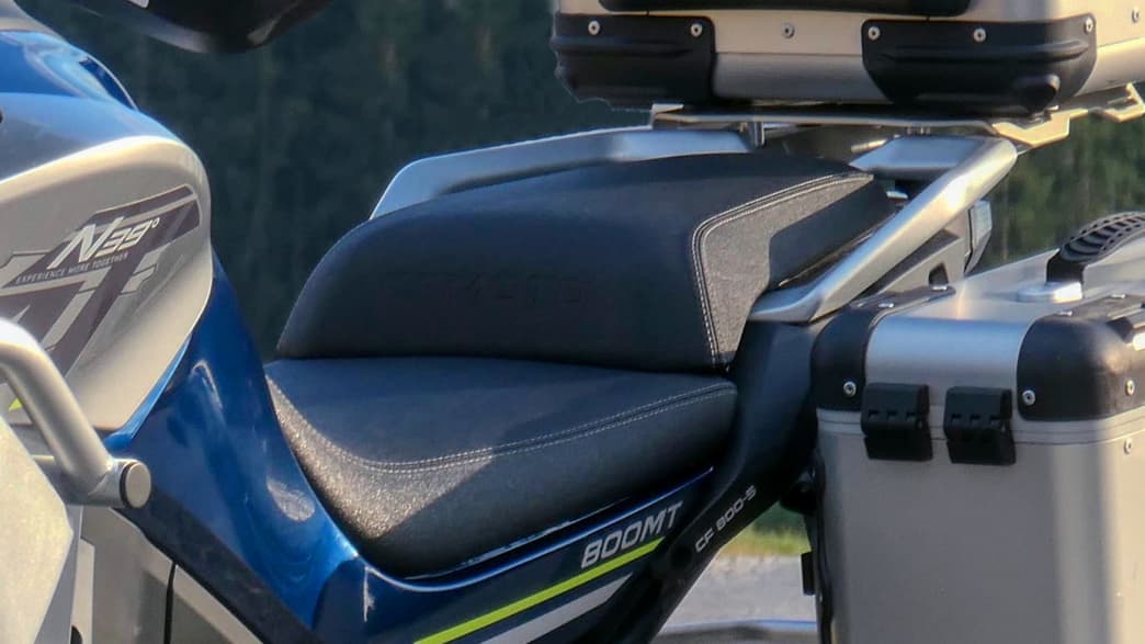 Die Sitzbank einer CF Moto 800MT Touring