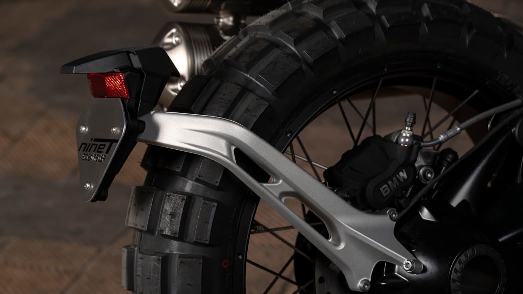 Ein Detail der BMW R nineT Scrambler des Reifens