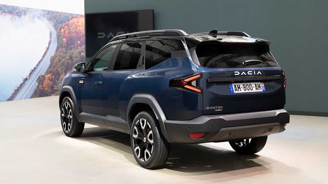 Heck und Seitenansicht des Dacia Bigster