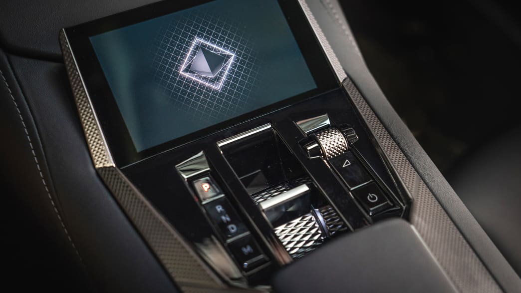 Bedienelement und Automatikschaltung des DS 4 Cross