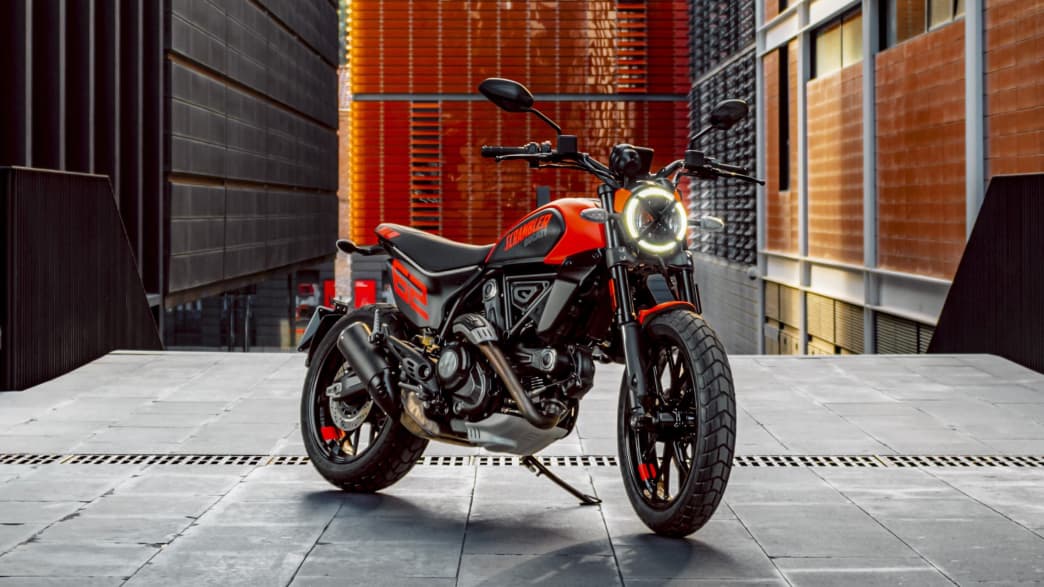 Eine stehende Ducati Scrambler Full Throttle