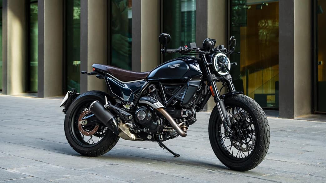 Eine stehende Ducati Scrambler Nightshift