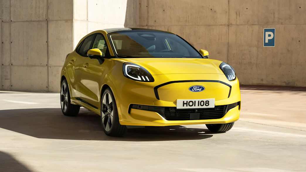 Frontansicht eines stehenden Ford Puma Gen-E