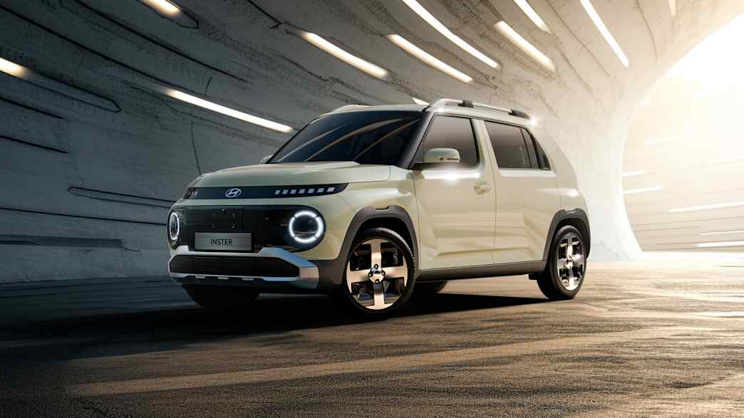 Front und Seitenansicht eines stehenden Hyundai Inster