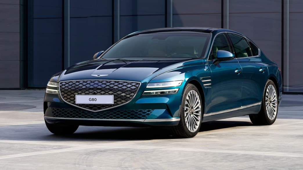 Frontansicht eines stehenden Genesis G80 EV
