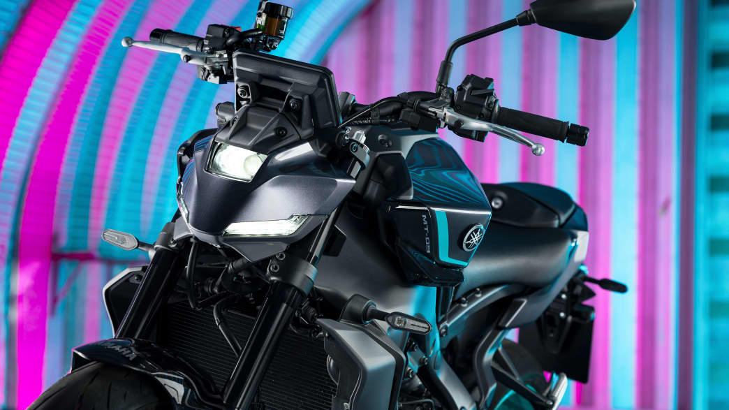 Detailaufnahme der Yamaha MT-09 des Scheinwerfer