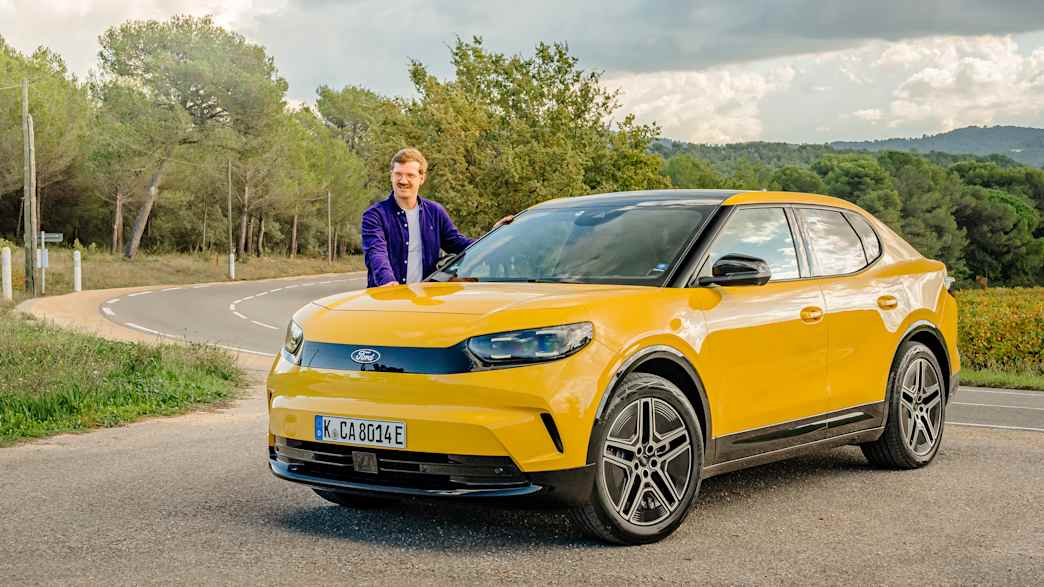 Redakteuer Andreas Huber mit dem neuen Ford Capri