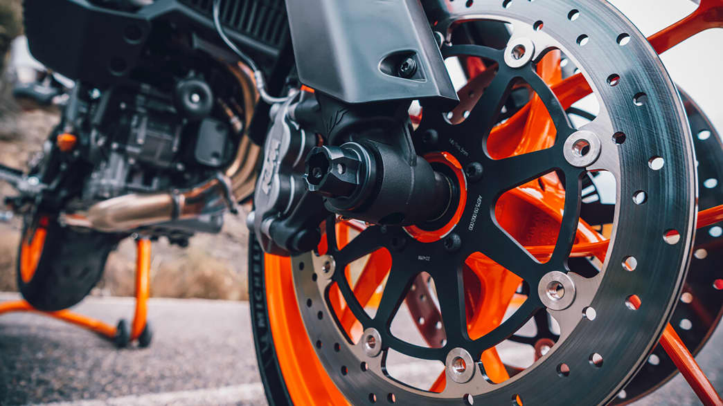 Das Hinterrad der neuen KTM 890 SMT