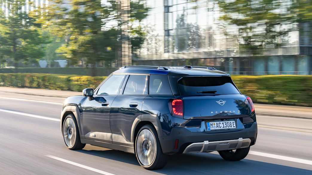 Mini Aceman von hinten in Fahrt