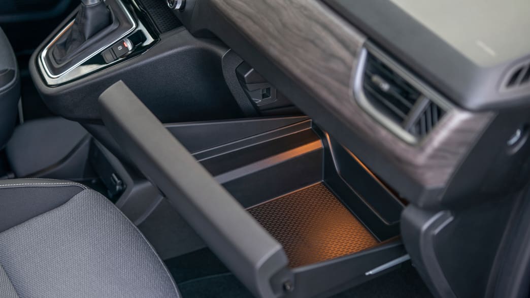 Renault Kangoo ETech Electric Detail vom Handschuhfach