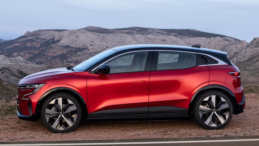 Seitenansicht eines stehenden Renault Megane E-Tech