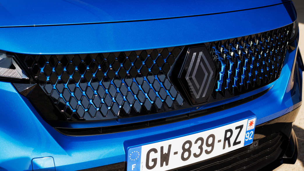 Detailaufnahme des Kühlergrills Renault Rafale
