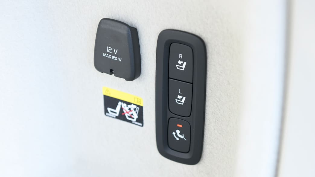 Sitzlehnenschalter im Cockpit eines Volvo V60