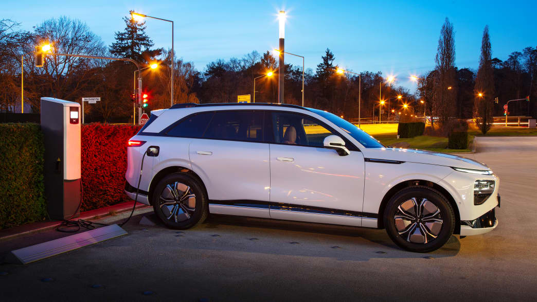 Ein ladender XPeng G9