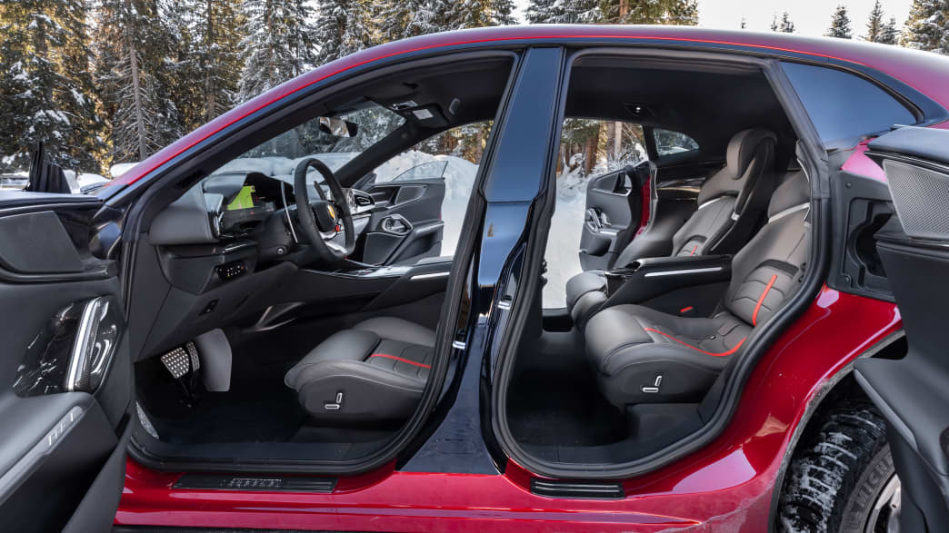 Die Türen und Sitze des ersten Ferrari SUV Purosangue