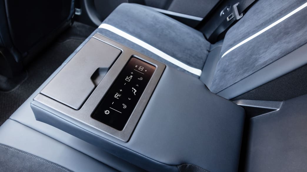Detailaufnahme Sitzheizung und Aircondition im Fisker Ocean