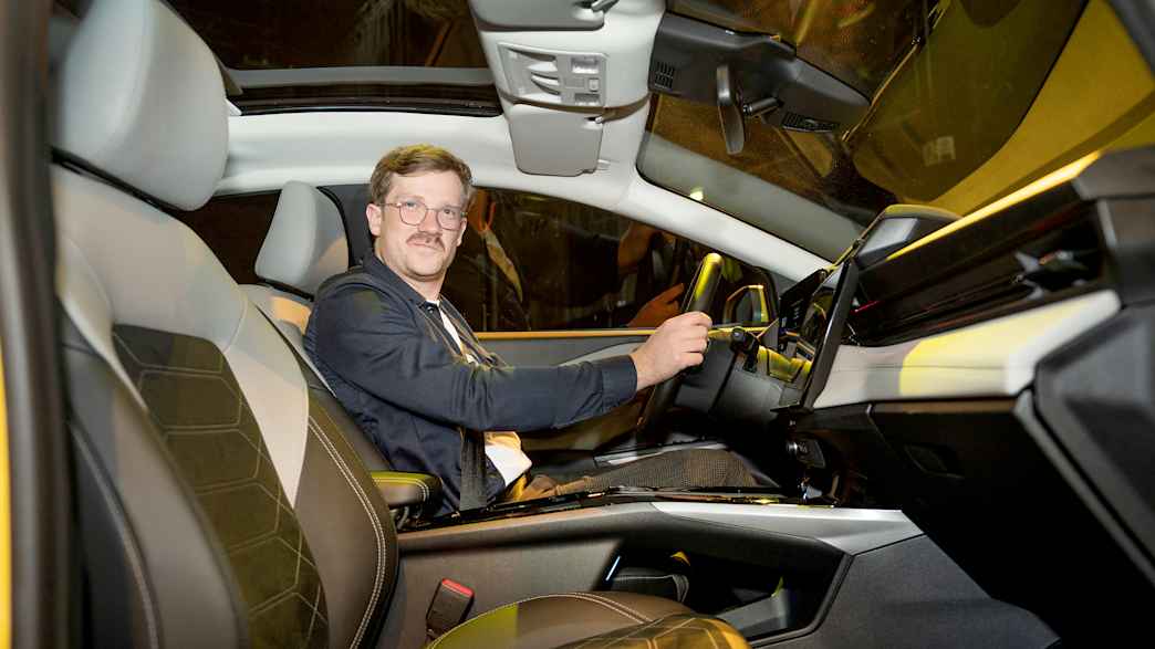 Der ADAC Redakteur Andreas Huber sitzt im neuen Ford Puma