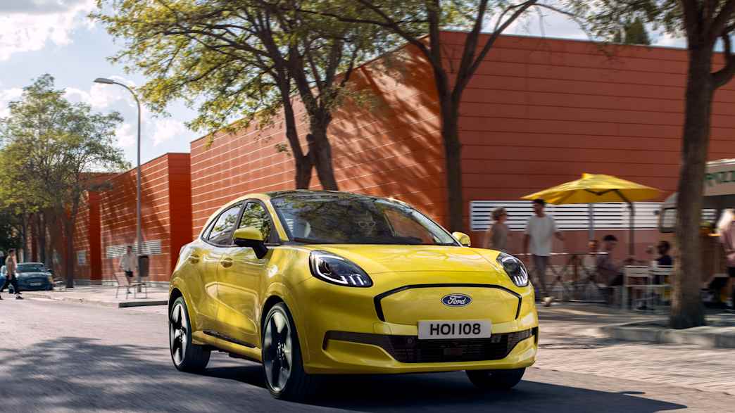 Der neue Ford Puma fahrend seitlich fotografiert
