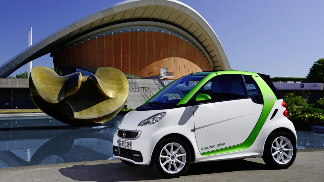 Smart ForTwo Electric stehend von der Seite