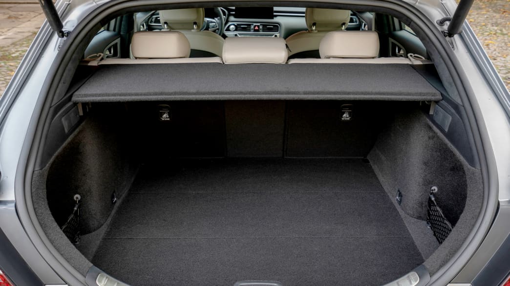 Der geöffnete Kofferraum des Genesis G70
