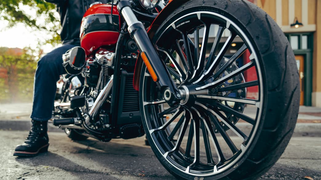 Vorderraddetail der Harley-Davidson Breakout 117