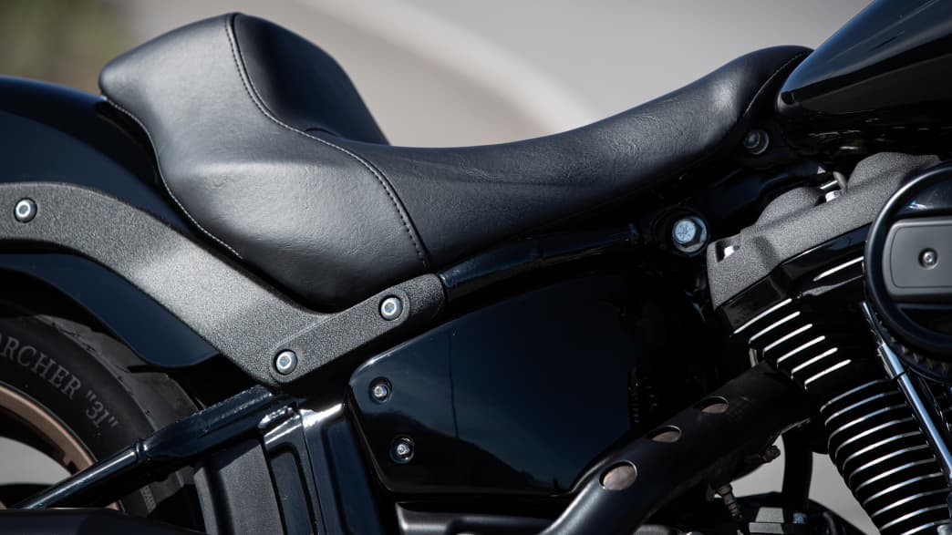 Nahaufnahme vom Sitz der Harley Davidson Low Rider S