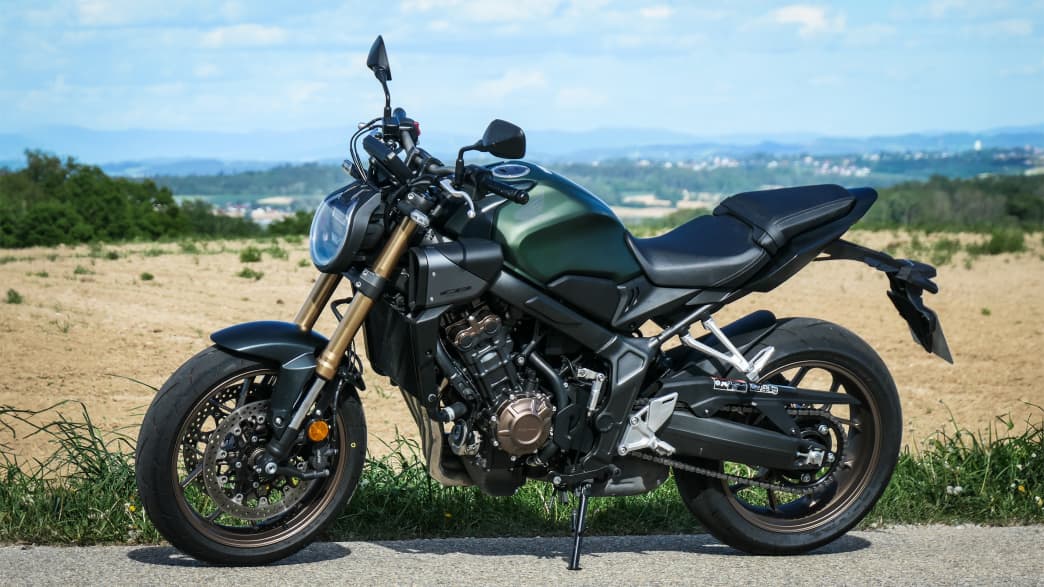 Seitenansicht einer stehenden Honda CB650R