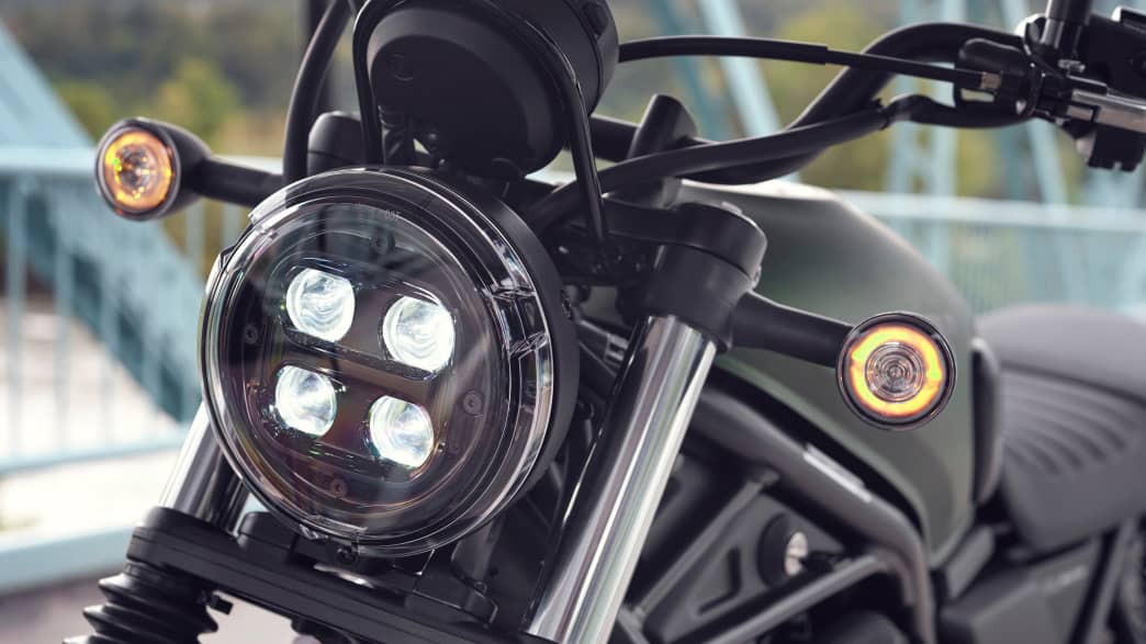 Detailaufnahme des Scheinwerfers der Honda CL500