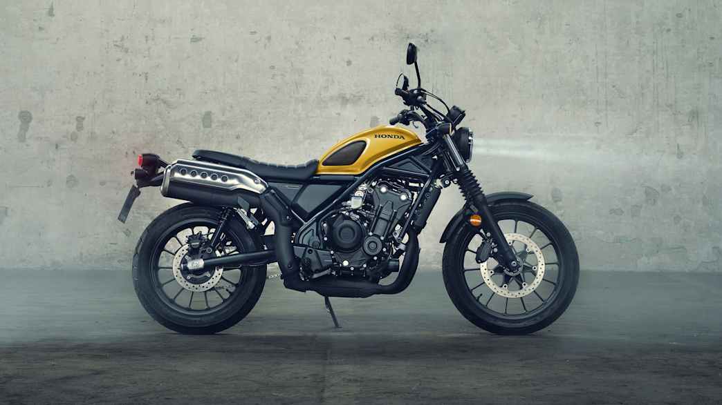 Seitenansicht einer stehenden Honda CL500
