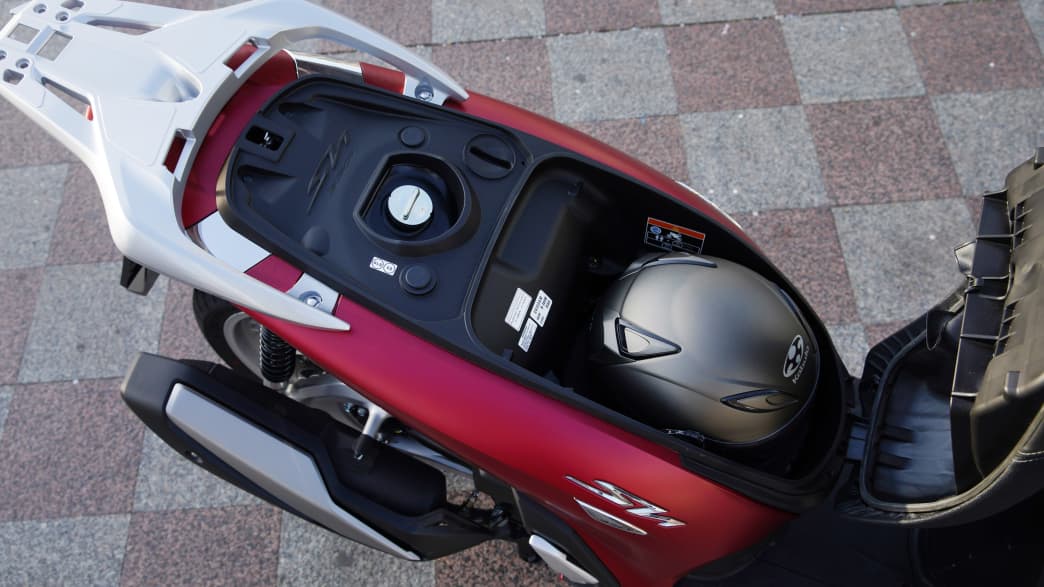 Die Honda SH 350i in rot
