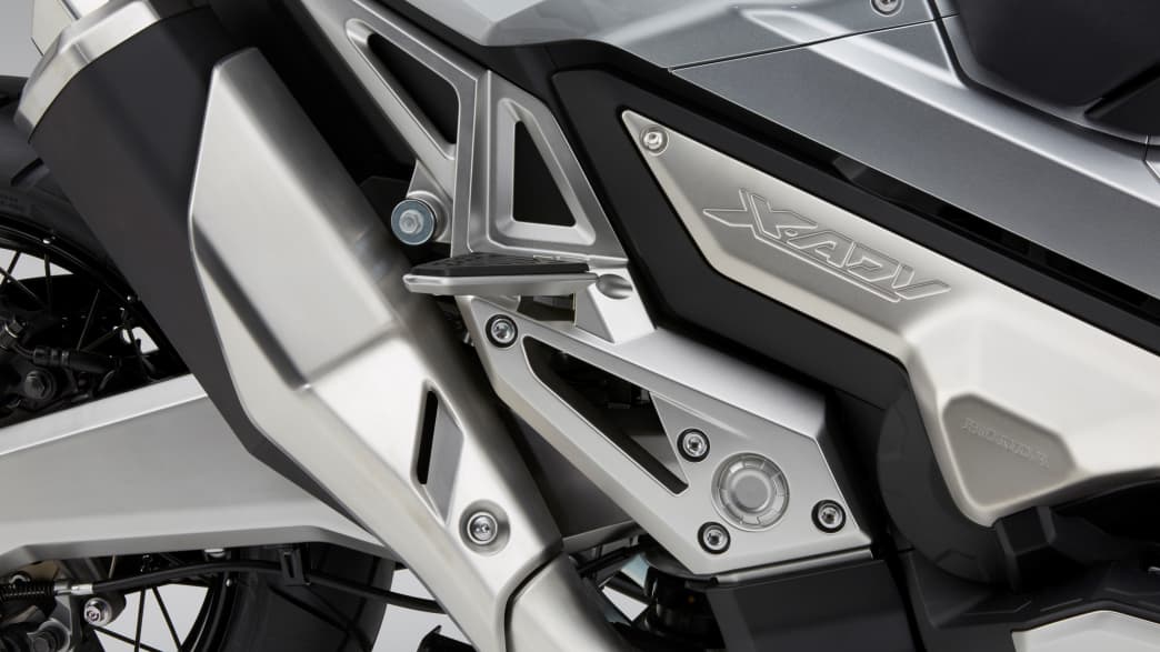 Honda X ADV silber Auspuff