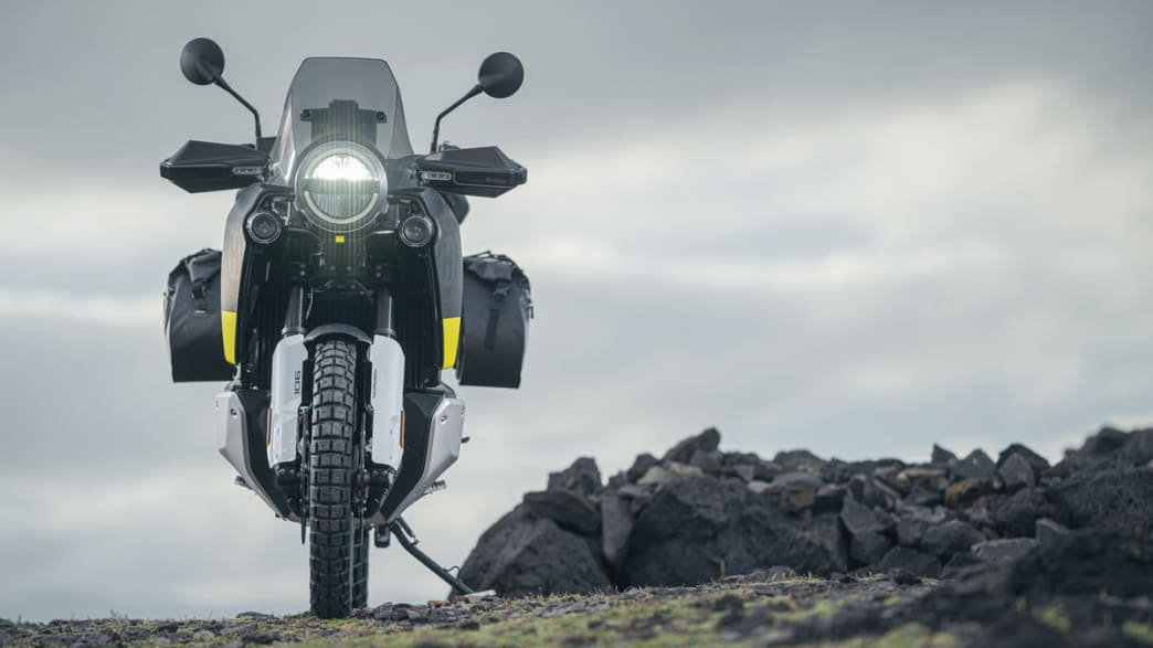 Die Norden 901 von Husqvarna stehend von vorne zu sehen