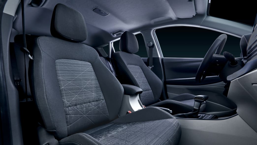 Vordersitze und Cockpit des Hyundai Bayon