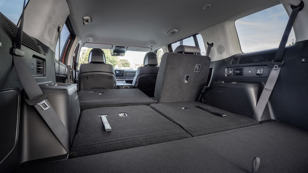 Kofferraum und umgeklappte Rückbank im Hyundai Santa Fe