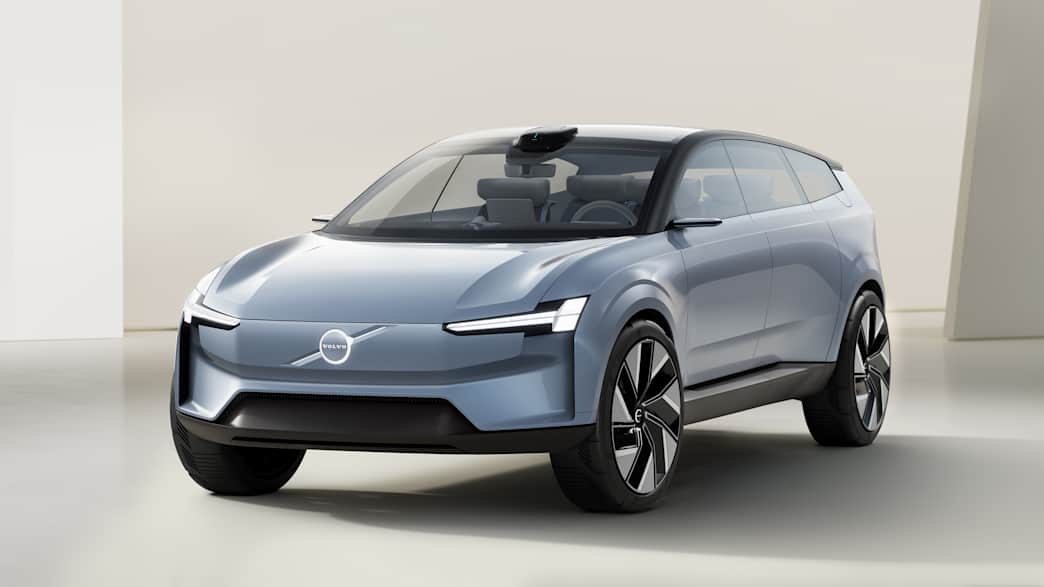 Der neue Volvo Concept Recharge stehend frontal fotografiert