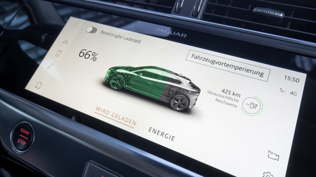 Display mit Ladestand in einem Jaguar I-Pace