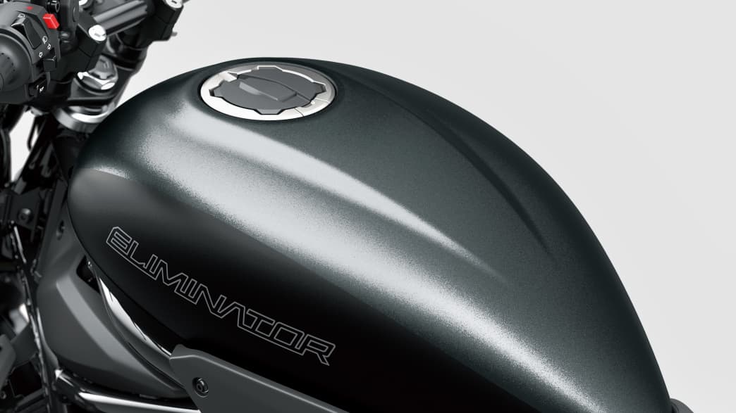 Detailaufnahme des Tanks der neuen Kawasaki Eliminator 500