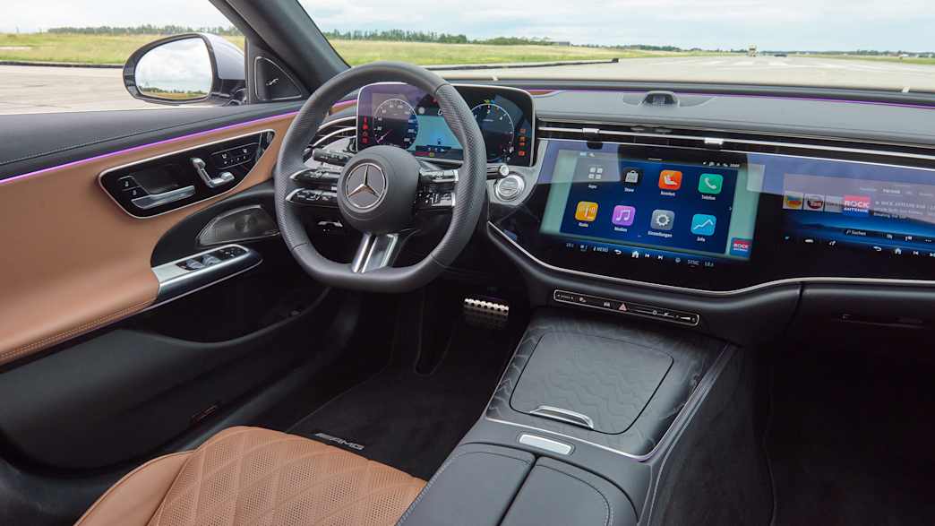 Cockpit der Mercedes E-Klasse