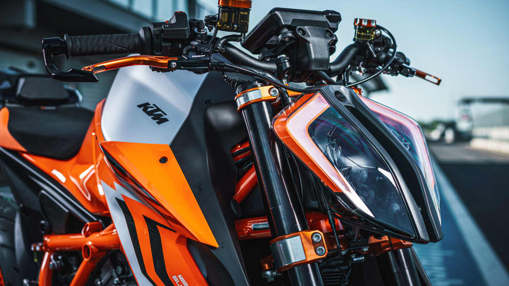 Das Frontlicht der KTM 1290 SUPER DUKE R