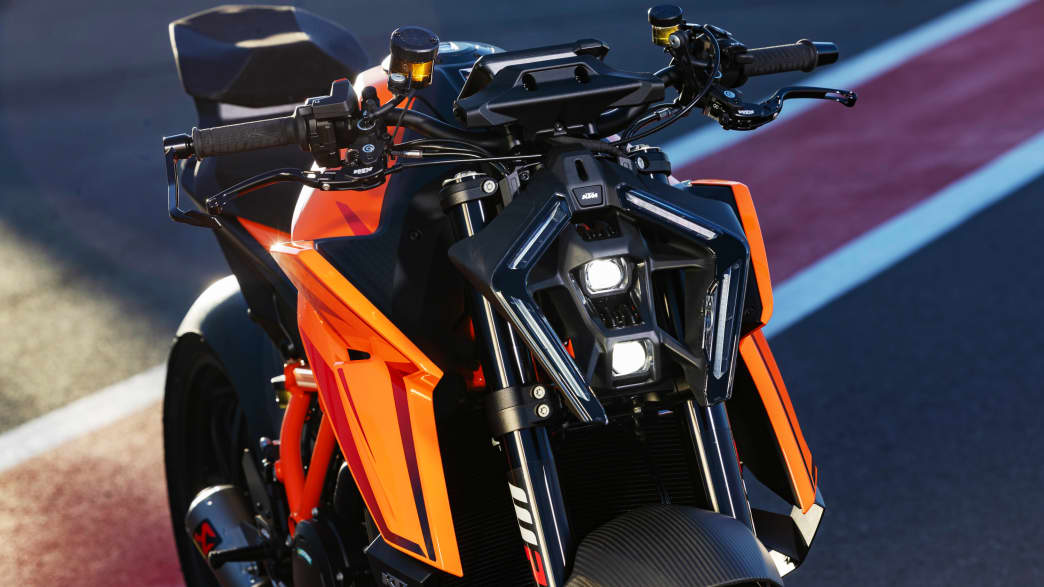 Aufnahme der Front, des Scheinwerfers, der KTM 1390 Super Duke R EVO