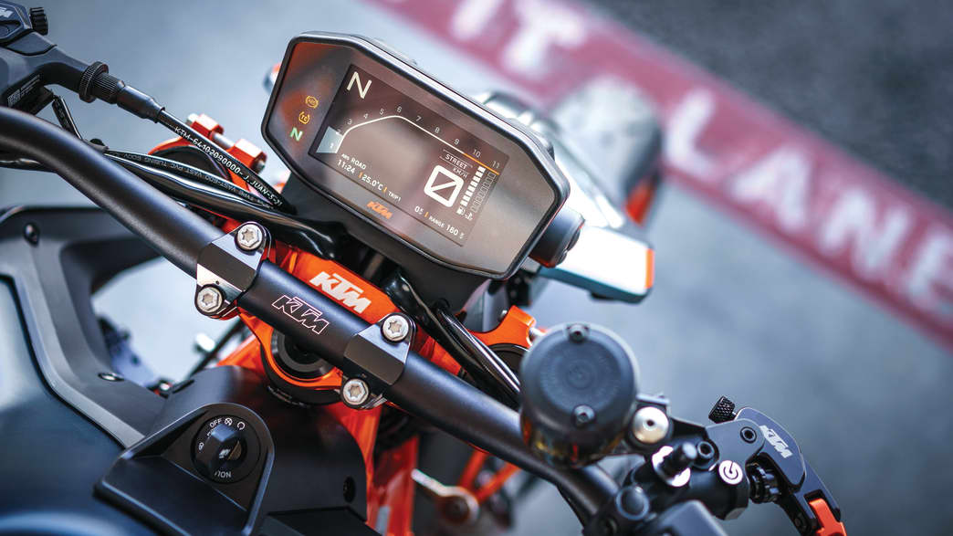 Display der KTM 890 Duke
