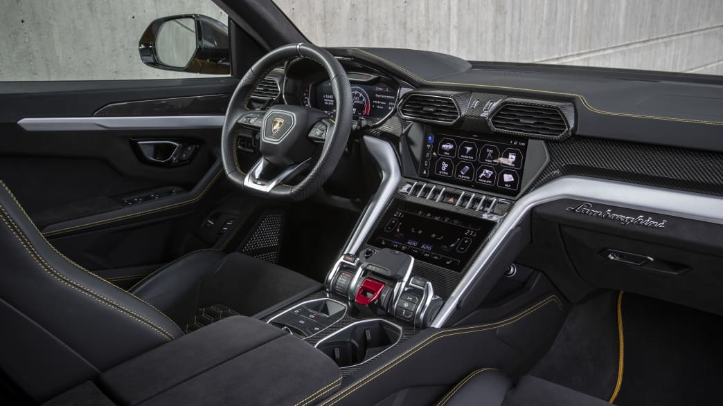 Lamborghini Urus: Testfahrt im  €-SUV; Daten | ADAC