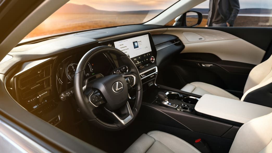 Cockpit des Lexus RX