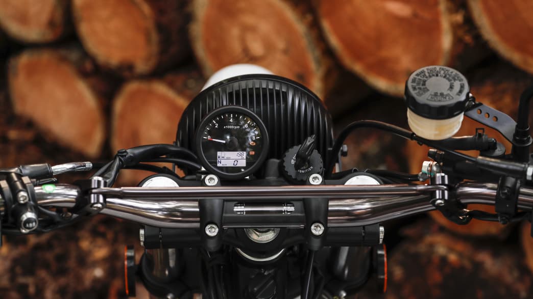 Lenker mit Anzeigen vom Motorrad Mash X-Ride 650