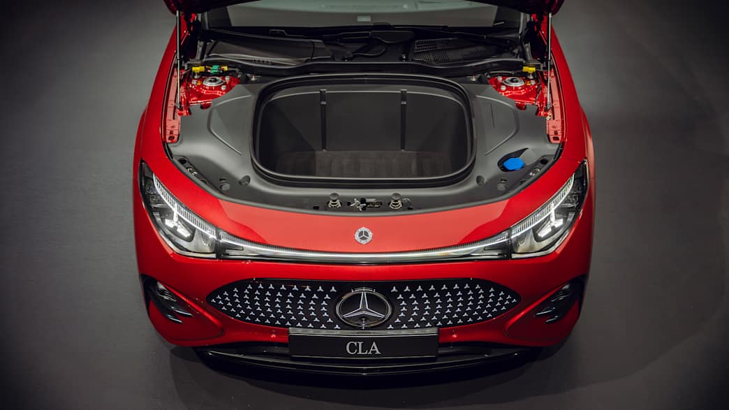 Einsicht von oben in den Stauraum des neuen Mercedes CLA
