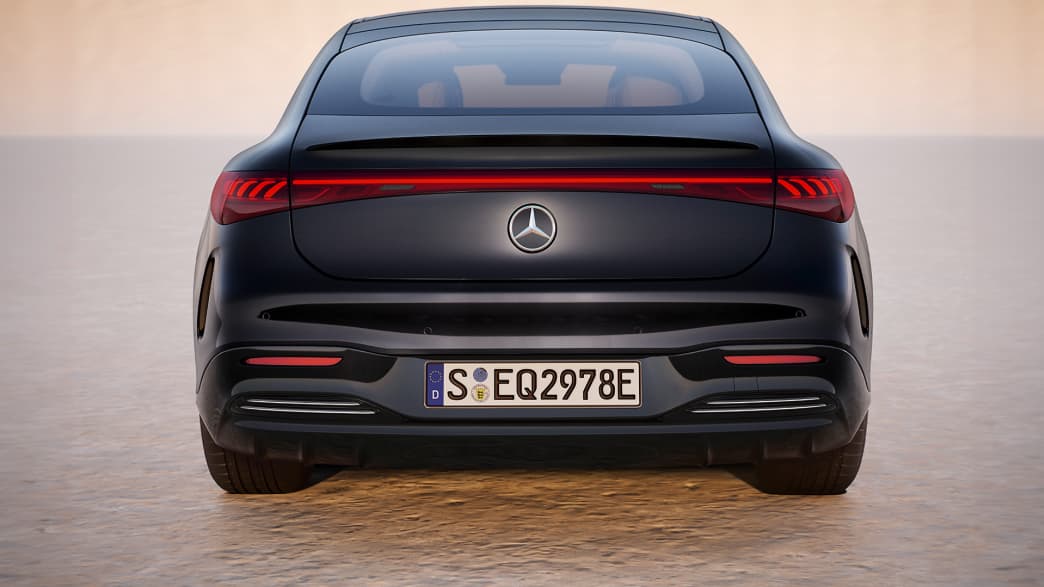 Heckansicht eines Mercedes EQS