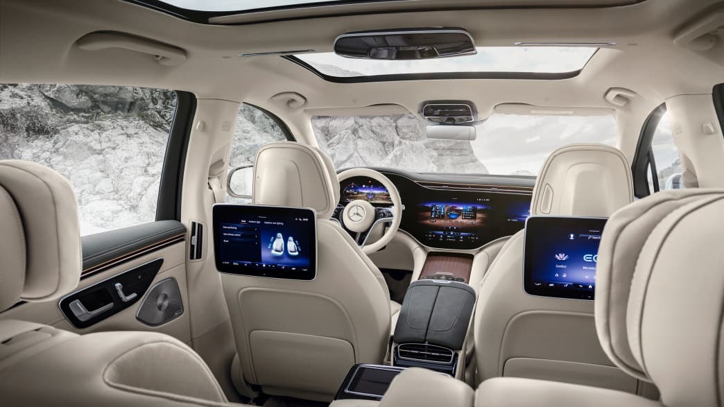 Die Sitze mit eingebauten Computer des Mercedes EQS SUV