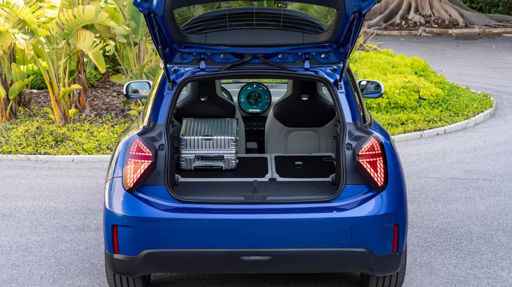 Kofferraum des Mini Cooper E