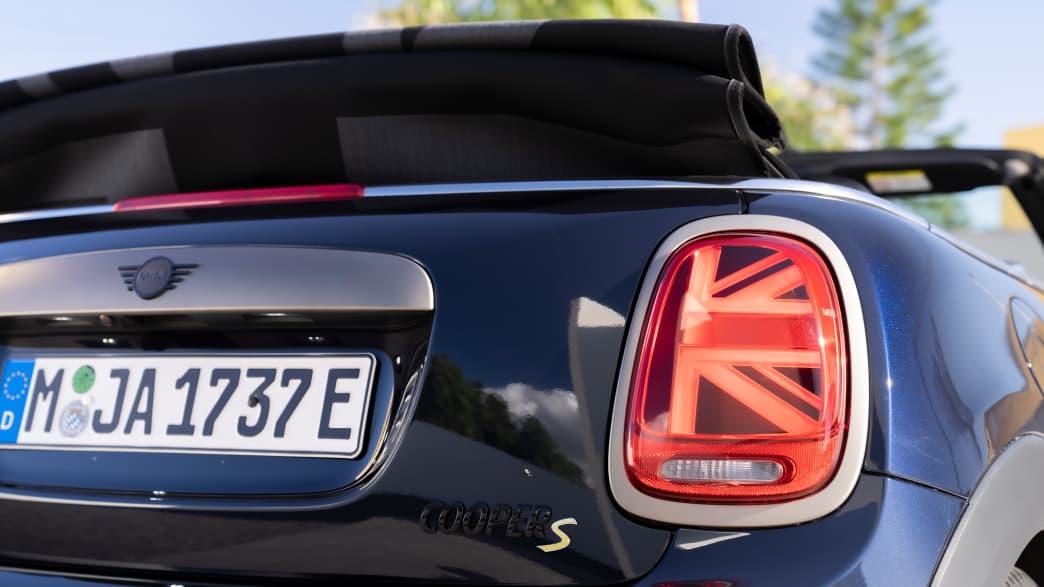 Rücklicht des Mini Cooper SE Cabrio